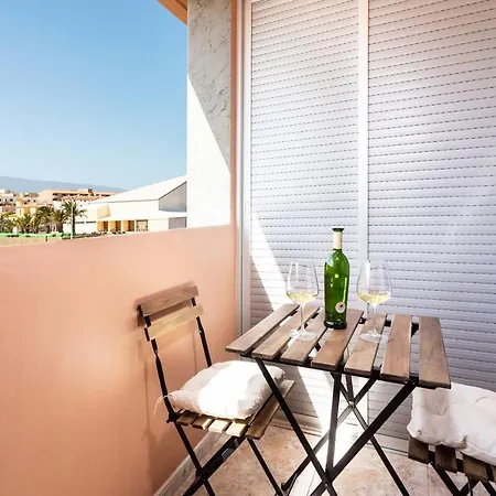 El Medano Yellow Sand: Downtown, Beach And Sun Apartment