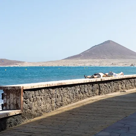 El Medano Yellow Sand: Downtown, Beach And Sun Apartment *